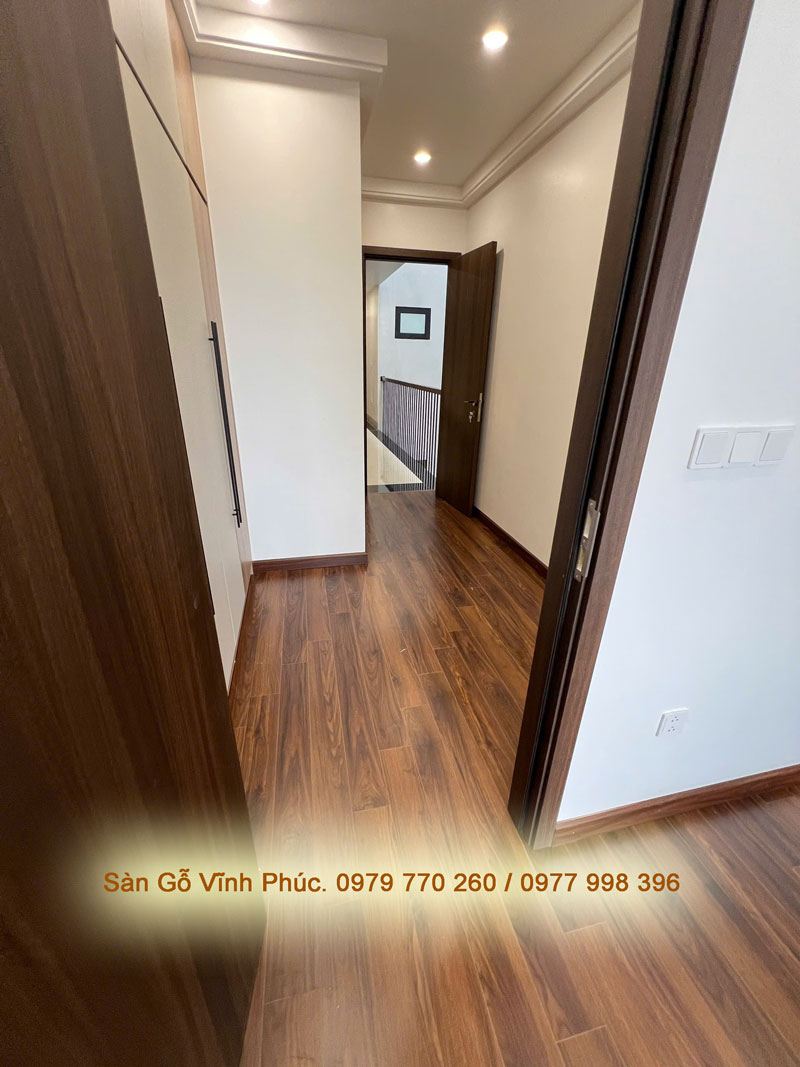 Sàn gỗ công nghiệp cao cấp màu óc chó