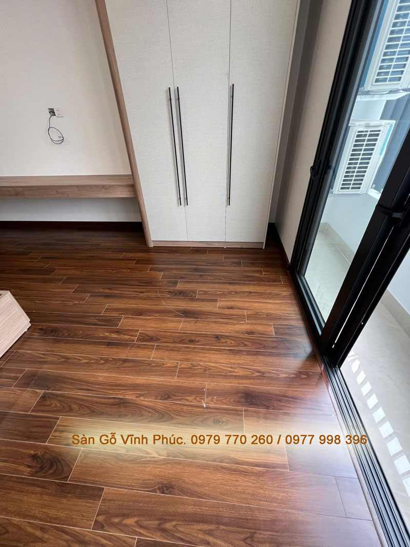 Sàn gỗ công nghiệp cao cấp màu óc chó