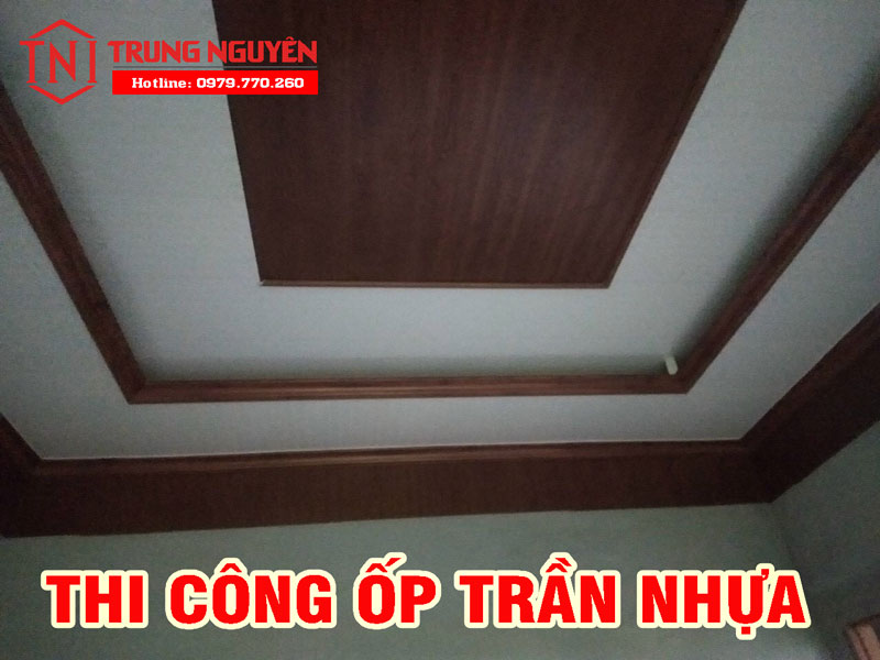 Ốp trần nựa dật cấp đơn giản