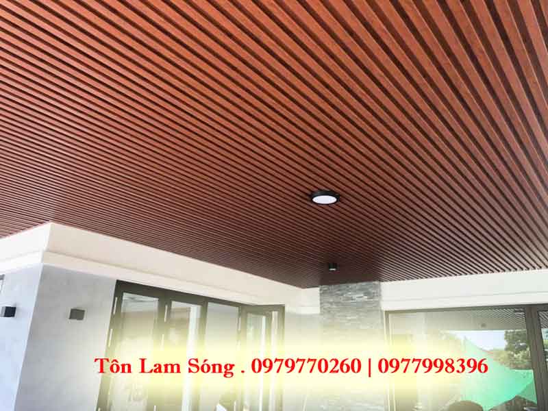 Trần nhôm lam sóng vân gỗ bền đẹp theo thời gian