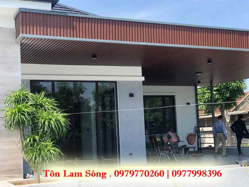 Trần nhôm lam sóng vân gỗ bền đẹp theo thời gian