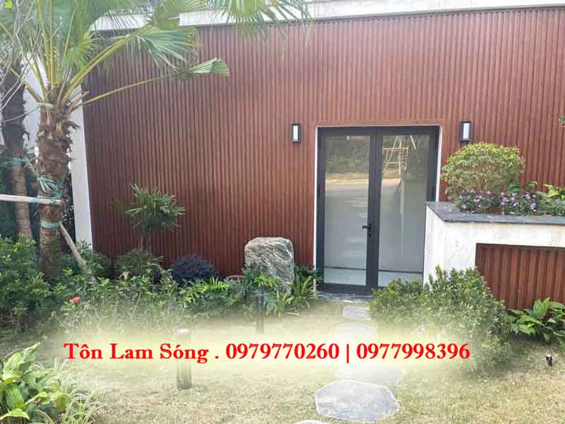Trần nhôm lam sóng vân gỗ bền đẹp theo thời gian