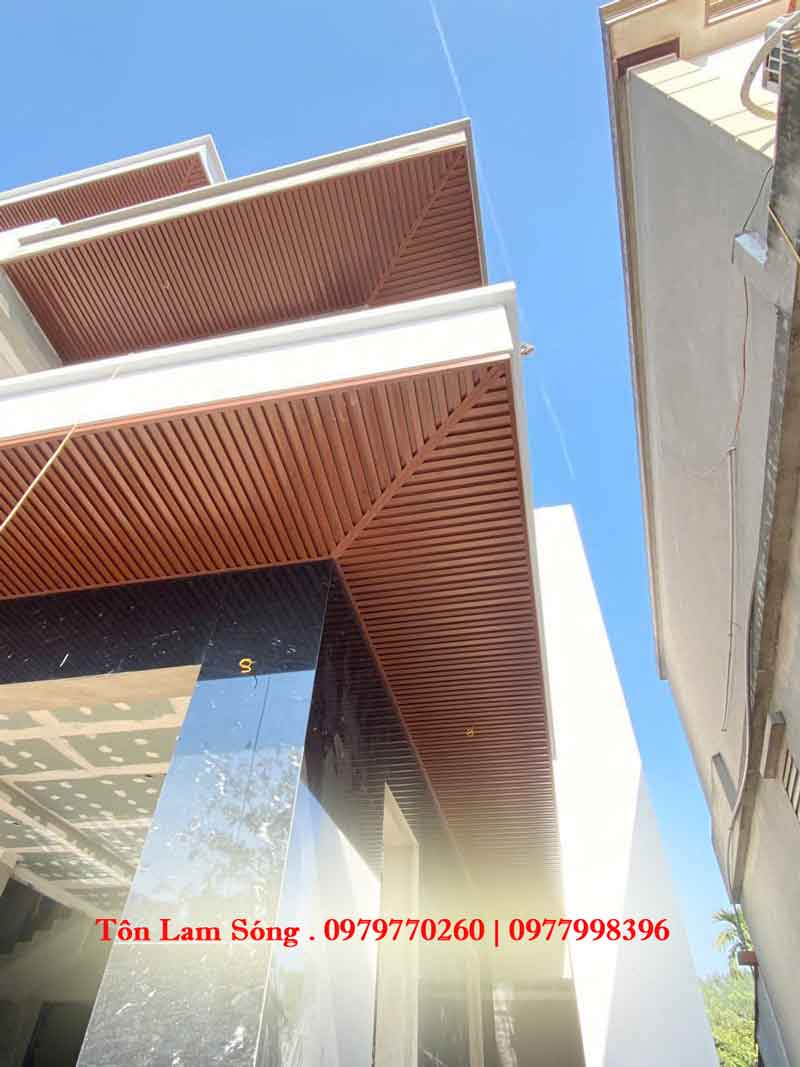 Trần nhôm lam sóng vân gỗ bền đẹp theo thời gian